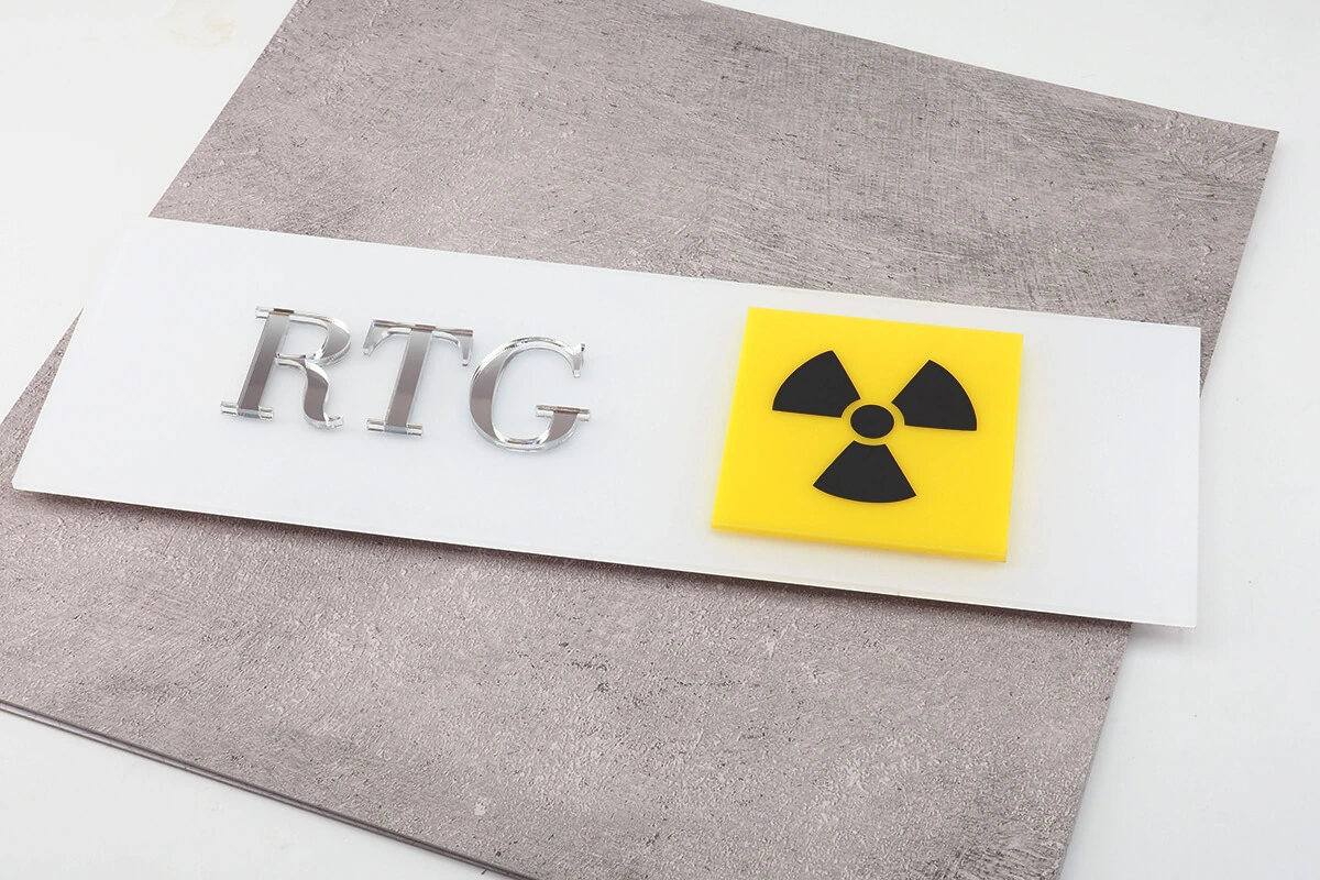 Biała tabliczka pracownia rentgenowska RTG - srebrne lustrzane napisy