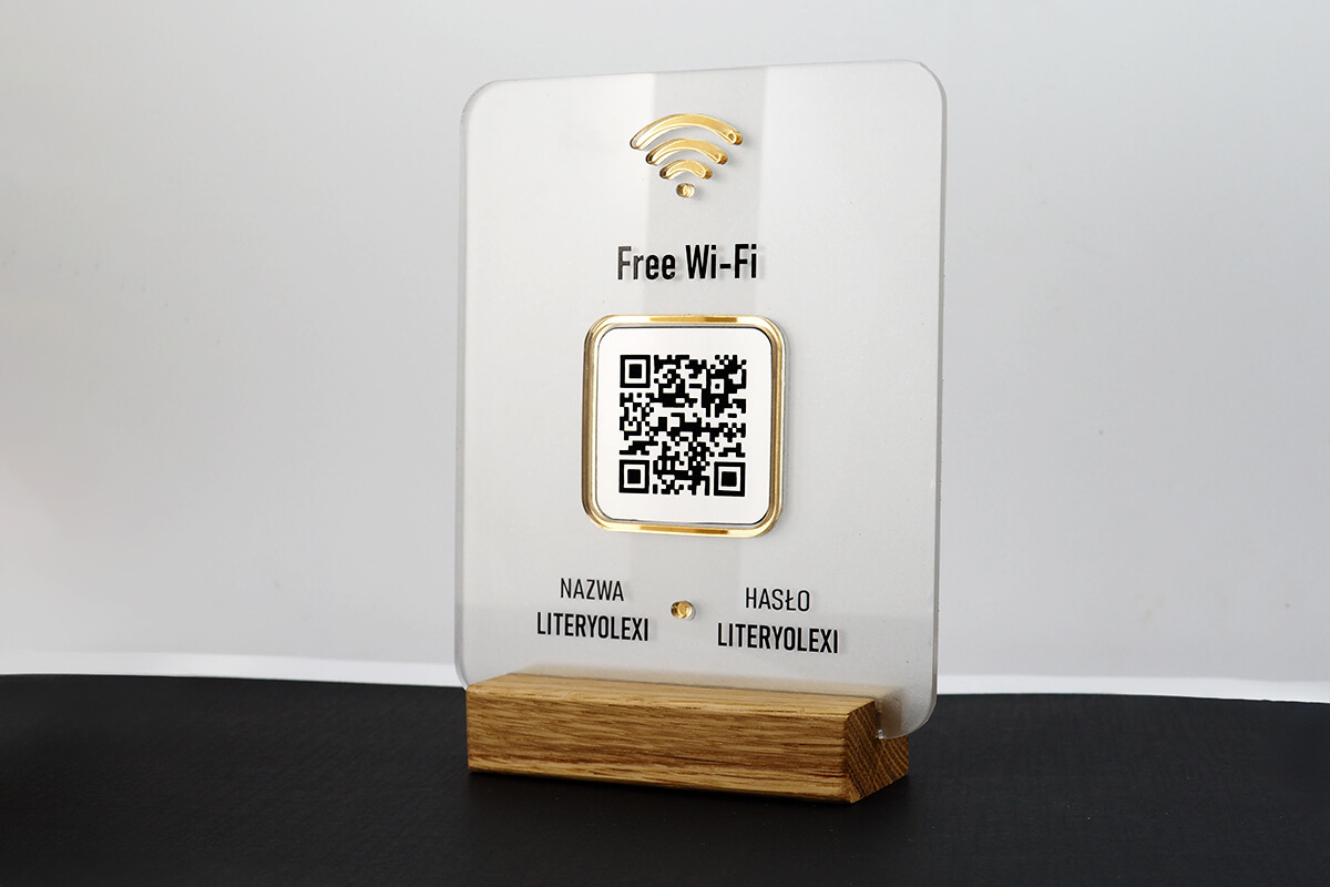 Statuetka free Wi-Fi na drewnianej podstawce złote dodatki