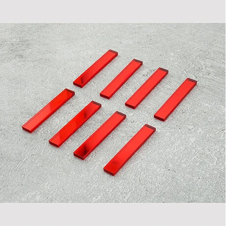 Czerowne lustrzane znaczniki batony