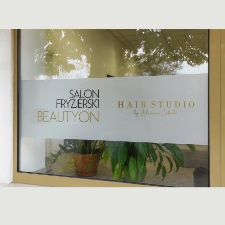 Folia mrożona na witrynę z nadrukiem