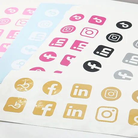 Naklejki social media na szybę tablicę lub szyld