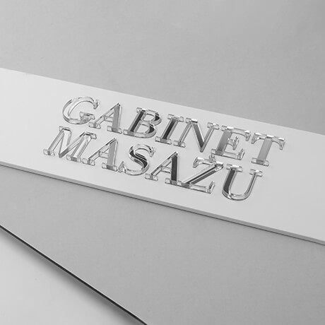 Tabliczka na drzwi gabinet masażu srebrne napisy